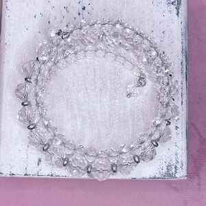 105u. Glass Crystal Memory Wire Bracelet Silvertone